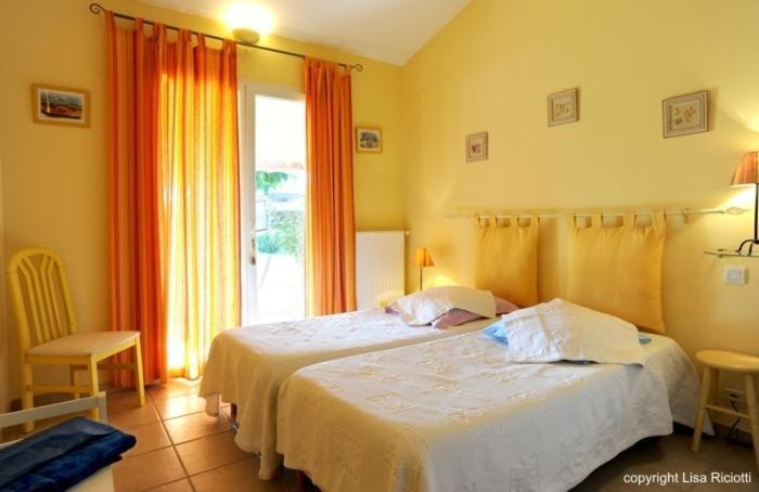 Les Hotes De La Combe Mouis Creissan Bilik gambar