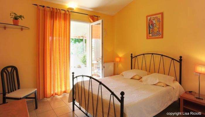 Les Hotes De La Combe Mouis Creissan Bilik gambar
