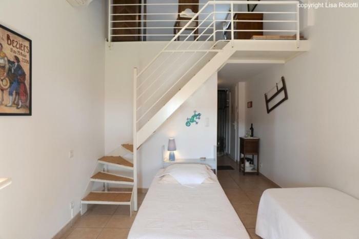 Les Hotes De La Combe Mouis Creissan Bilik gambar